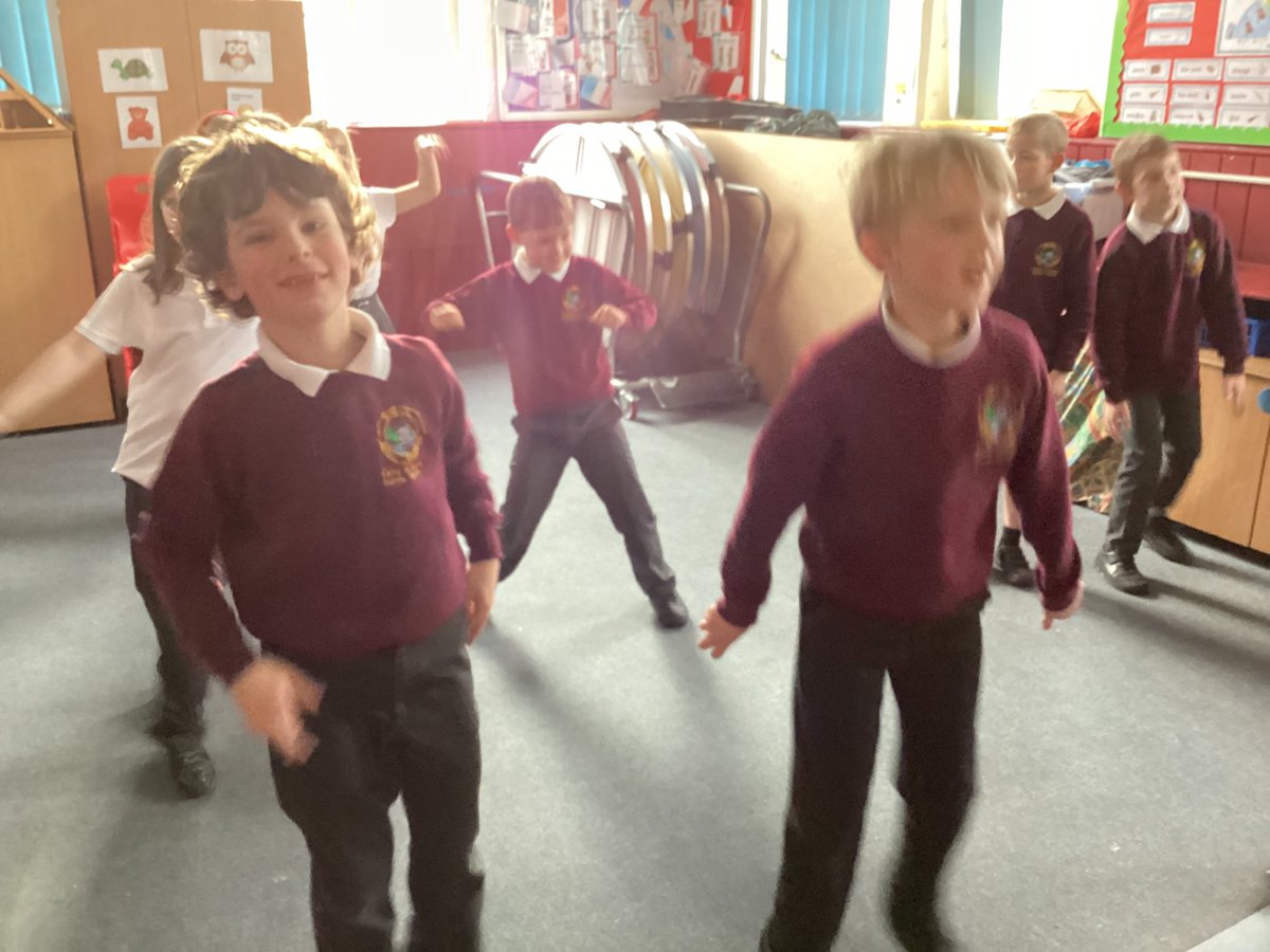BroFamau's tweet photo. Blwyddyn 3 a 4 enjoyed dancing to songs by Welsh artists for #DyddMiwsigCymru https://t.co/yNRyjBRIPr