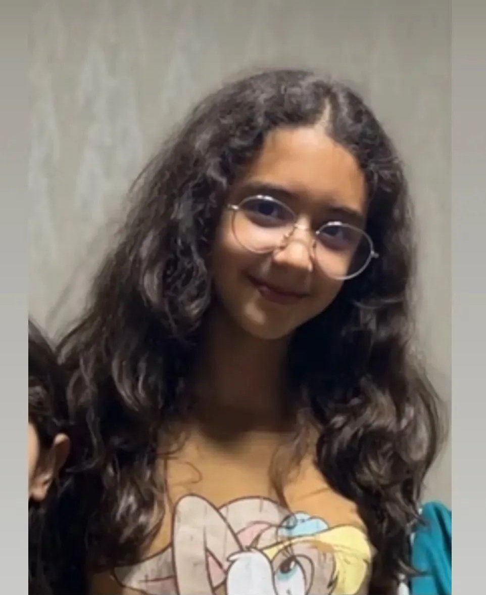 Yiğenimiz Mira. Hatay Rönesans Residans enkazından çıkarılmış fakat hangi hastaneye götürüldü bilinmiyor. Gören duyan bilgisi olan varsa 0537 379 2123 iletişim numarasına ulaşması rica olunur.