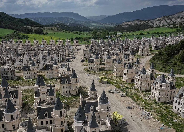 Burası neden depremzedelere açılmıyor?