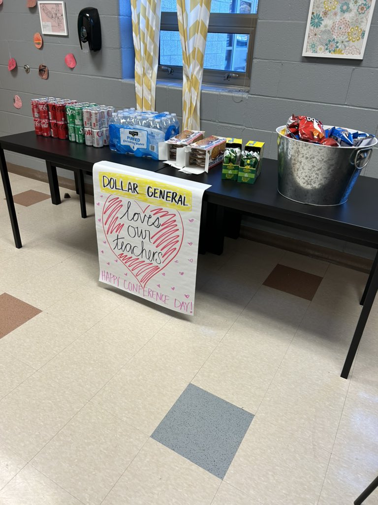 Nieman512's tweet photo. Thank you @DollarGeneral in Shawnee for their generous donation to our teachers! #CommunityPartners @CaringForKidsKC #ConferenceDayTreats #Thankful @theSMSD https://t.co/lzm5LHw6Sh