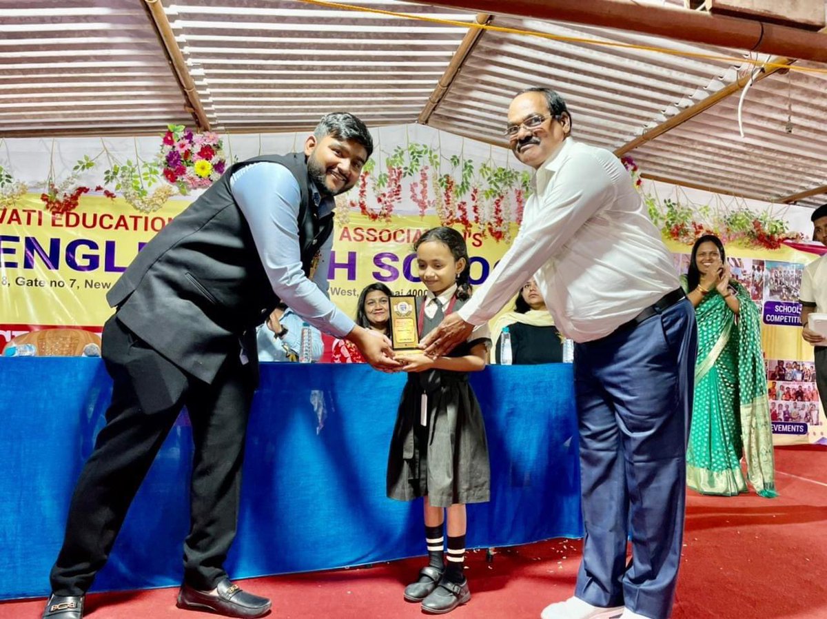 shaikh_haiderr's tweet photo. Feeling grateful to be a part of Ideal English High School's annual function! This event is a reminder of my childhood days and all the memories that come with it. #NostalgicNights #AnnualFunction2023 #IdealEnglishHighSchool https://t.co/tQbaIkKGCw