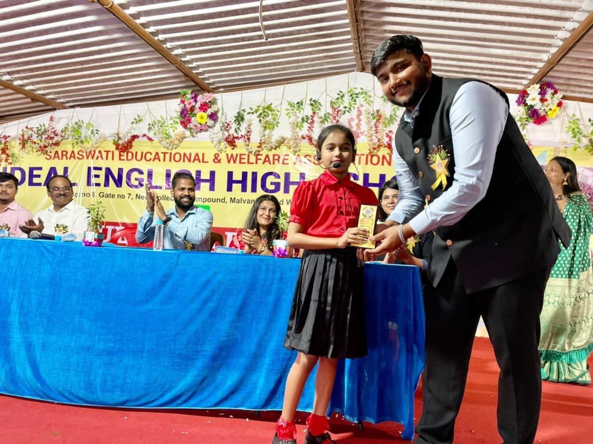 shaikh_haiderr's tweet photo. Feeling grateful to be a part of Ideal English High School's annual function! This event is a reminder of my childhood days and all the memories that come with it. #NostalgicNights #AnnualFunction2023 #IdealEnglishHighSchool https://t.co/tQbaIkKGCw