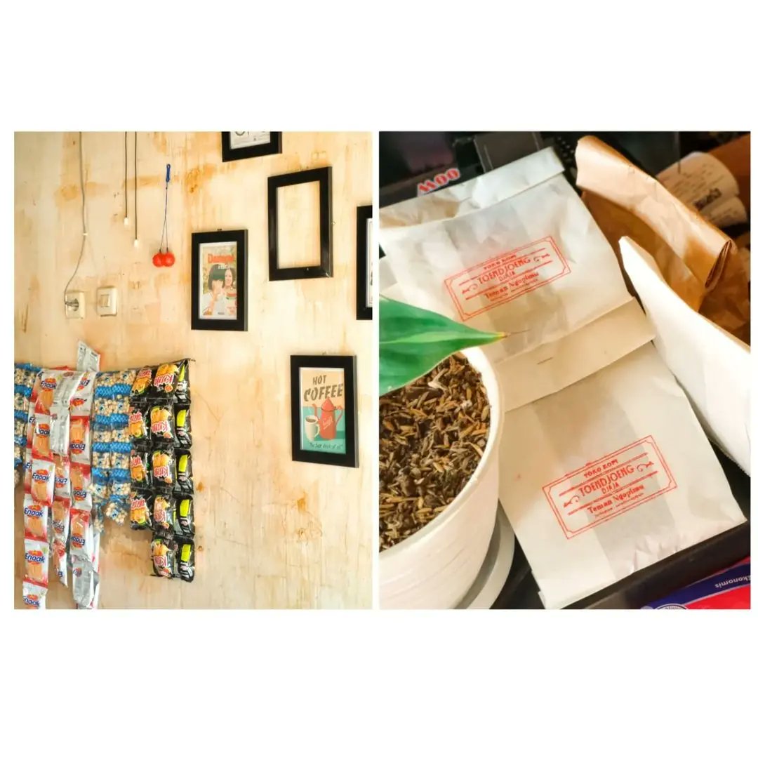 toendjoengDjaja's tweet photo. Sudut nostalgia, dari jajanan masa kecil, juga konsep wadah kopi bubuk yang kami jual dikemas dengan konsep Djaman Doeloe. 
#kopitubruk #kopijos #slowbar #cemilan #CoffeeLover #coffeetime https://t.co/74Xu48xIEU