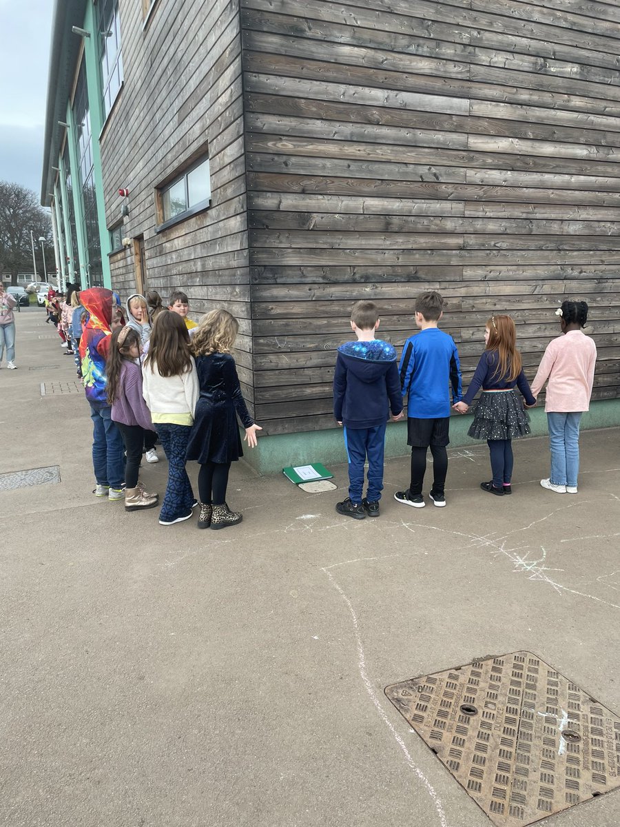 GreenbraeP5's tweet photo. This afternoon @Greenbraeschool we made a human chain that went the whole way round the school for @Place2Be #childrensmentalhealthweek2023 https://t.co/GrU8uj1BR8