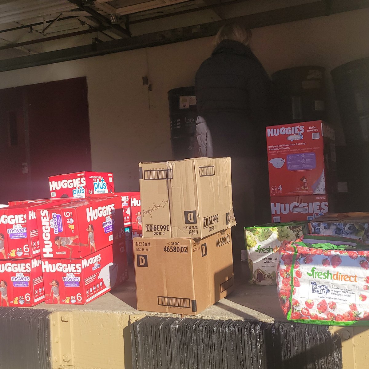 AngelaCARESInc's tweet photo. Picking up diapers from our amazing partner Moms Helping Moms. They support helps us help families! January Distribution Month for children and adult diapers!!!! 

Thank you Moms Helping Moms, look at these smiles

Thank you Jasmine &amp; Rosa for preparing the diapers. https://t.co/yU9SkjTgng