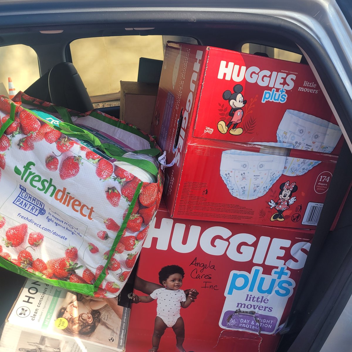 AngelaCARESInc's tweet photo. Picking up diapers from our amazing partner Moms Helping Moms. They support helps us help families! January Distribution Month for children and adult diapers!!!! 

Thank you Moms Helping Moms, look at these smiles

Thank you Jasmine &amp; Rosa for preparing the diapers. https://t.co/yU9SkjTgng