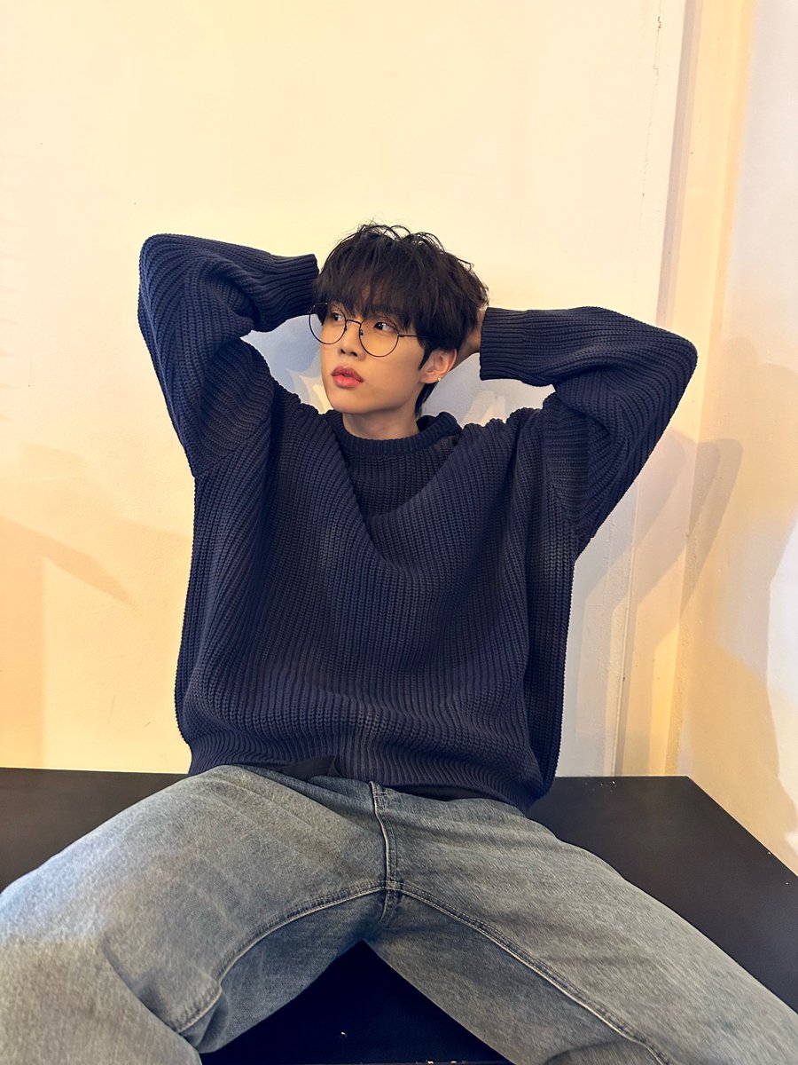 nyubie__tbz's tweet photo. WHAT IS WROKG WITH KIM SUNWOO https://t.co/mkhLY1OsGK