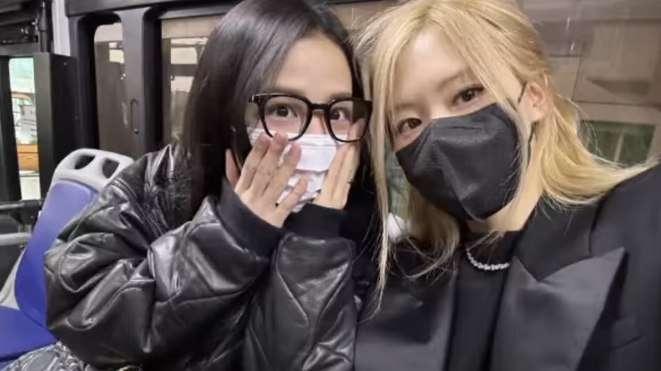 jisoogaIIery's tweet photo. happiest birthday, rosie! thank you for always being a great friend and like a sister to jisoo. sending you all the love and may you have the best day ever! 🤍

#EasyToLoveROSÉDay https://t.co/1kvzWySs4m