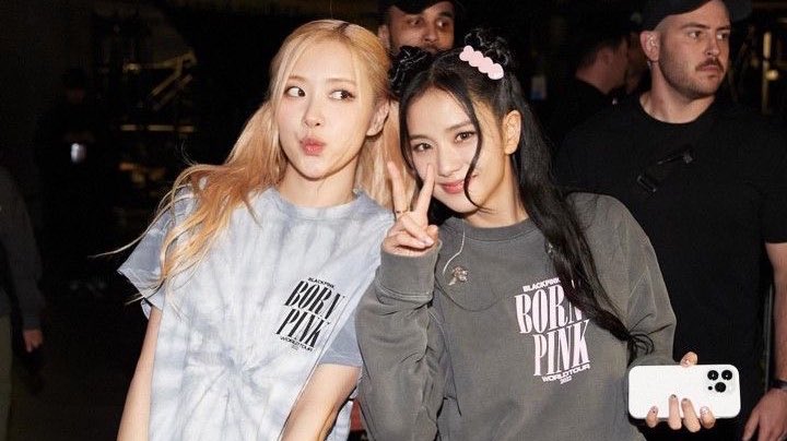 jisoogaIIery's tweet photo. happiest birthday, rosie! thank you for always being a great friend and like a sister to jisoo. sending you all the love and may you have the best day ever! 🤍

#EasyToLoveROSÉDay https://t.co/1kvzWySs4m