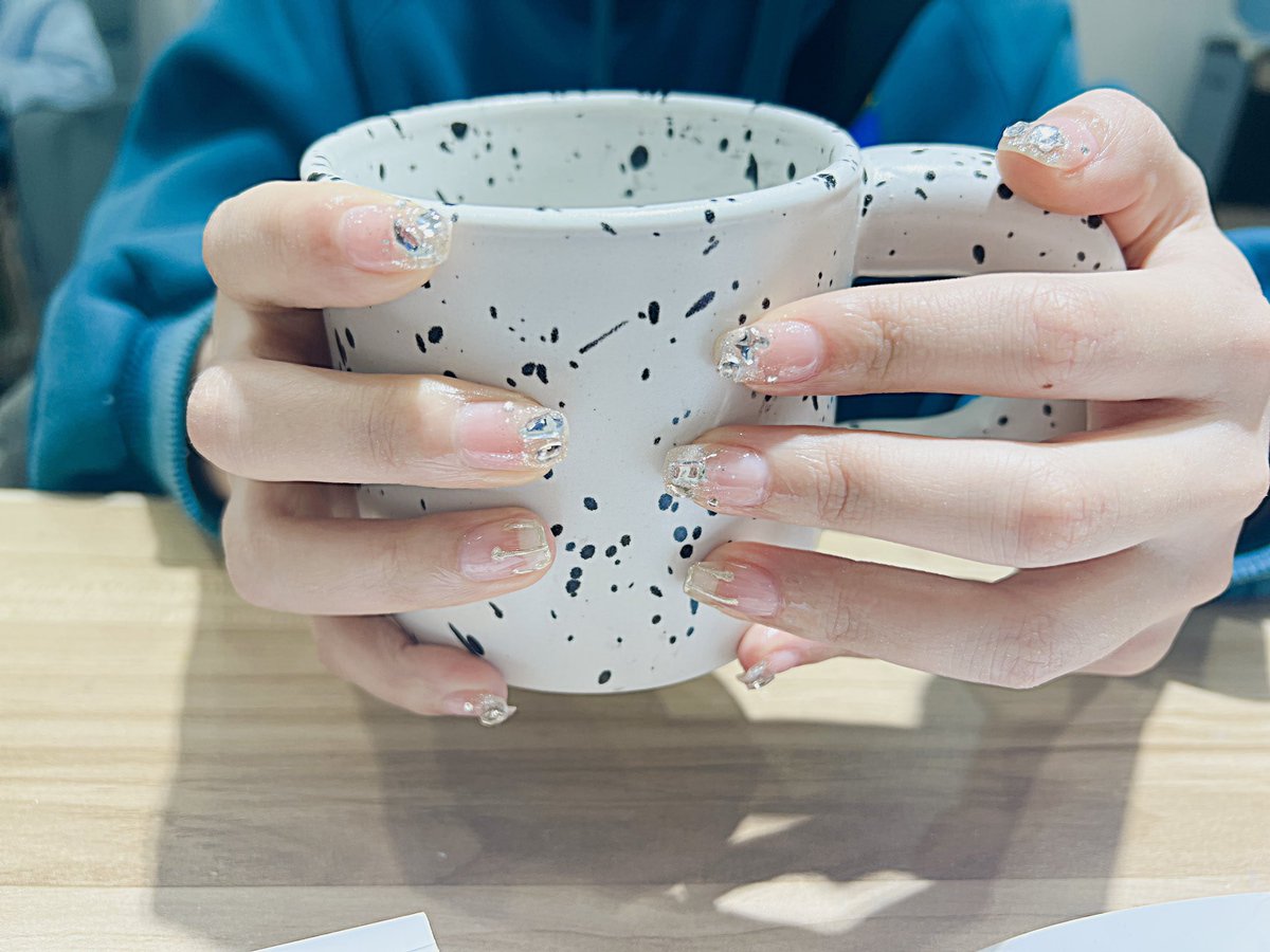 lia_m1005's tweet photo. 我的新美甲💅 好好看啊🥰🥰
#美甲 #manicure #nails https://t.co/kLAmzXxIJ1