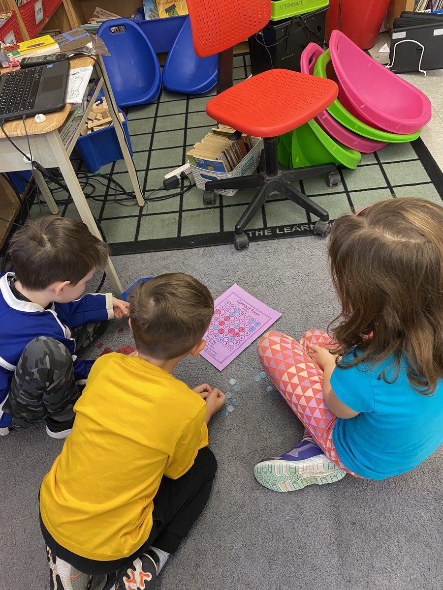 jen_cormier's tweet photo. Writing and following procedures today! How to build a snowman, how to make a paper airplane and how to set a table. Such fun! https://t.co/PqiJQfiHAm
