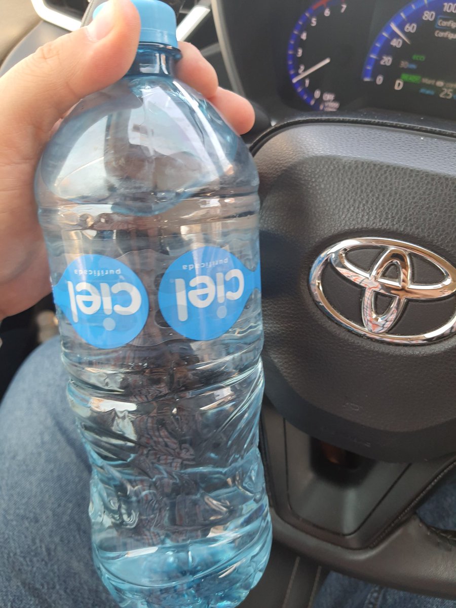 Arq_Ortiz87's tweet image. La compre en un semaforo, se la tomarían? #encuentraelerror @CocaColaMx #Qro #Queretaro