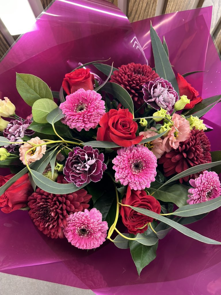 FlowerStyleMcr's tweet photo. Already a popular choice this year #romanceinred #orderonline #valentinesflowers #shoplocal  🌹❤️🌹❤️ https://t.co/WD6ypl6wEL
