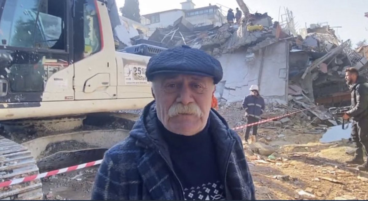 Orhan Aydın 4 gündür göçük altında olan kızı için yıkılan binanın başında profesyonel yardım bekliyor.  
Adres:Ayşe Fitnaz cad. No:5 
Hatay-Merkez <a href="/BabalaTv/">BaBaLa TV</a> <a href="/ahbap/">Ahbap</a> <a href="/AFADHatay/">AFAD HATAY</a>