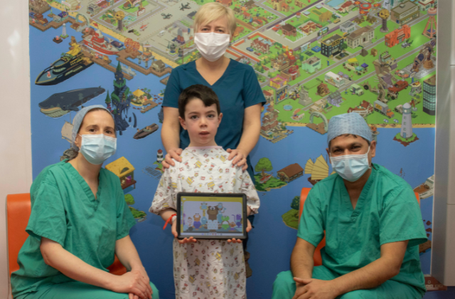 PUH has launched the ‘Little Journey’ virtual reality app to help children between 3 and 12 prepare for surgery and allay any anxiety before a hospital stay 📸Our star patient Diarmuid Fallon, age 6 from Oran, Roscommon with Elizabeth Fitzgerald, Breda Brady and Dr Vinod Sudhir