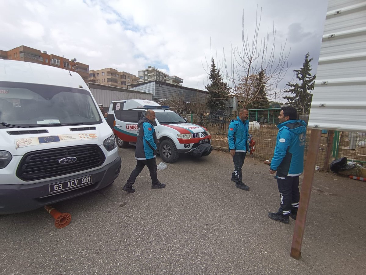 Şanlıurfa İl Sağlık Müdürlüğü ne bağlı Ulusal Medikal Kurtarma  (Umke) ekipleri Şanlıurfa da biten Enkaz Çalışmalarının Ardından Hatay ve Adıyaman'a Destek vermek için yola çıktılar.