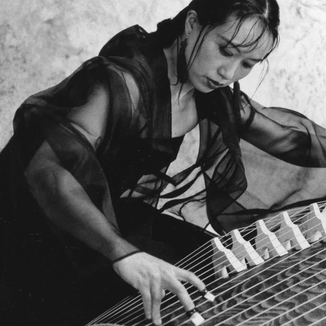 boulezsaal's tweet photo. 🔴 Audio LIVE 
Ancient &amp; innovative sounds. Tonight, Michiyo Yagi blends the beauty of traditional Japanese zither koto with electronics &amp; improvised music.
🎧 Listen at 19:30: https://t.co/I3K2Ht5tlu https://t.co/pXaoOnNuqU