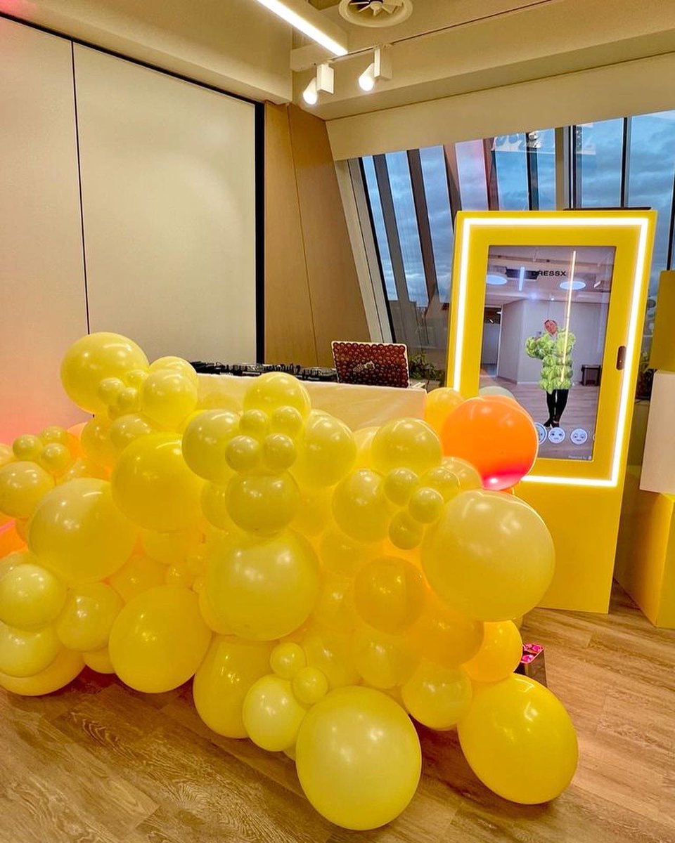 The month of LOVE has arrived at <a href="/Snapchat/">Snapchat</a> London offices! 💖

Thank you for having us! 💛

#snapchat #Balloons #bespokeballoons #balloondecorlondon