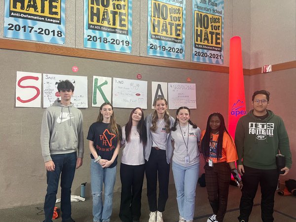 RST interns helping at the APEX fun run today! We LOVE learning AND playing with our students <a href="/JimPlain/">Jim Plain Elem</a> <a href="/EriCruzLISD/">Dr. Erika Cruz</a> thanks for taking such great care of our future educators!