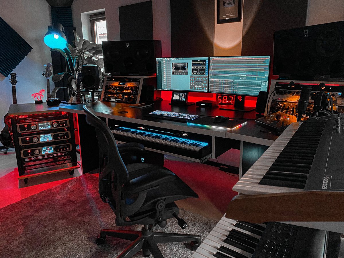 AntelopeAudio's tweet photo. Perfect place to spend a #StudioSaturday 👌🏼
📷: https://t.co/KBQ43ZbSWk
#antelopeaudio #audiointerface #pure2 #masteringclock #proaudio #recording #recordingstudio #studio #audioproduction #audio #mastering #audioengineer #masteringengineer #geargoals #musicstudio #studiosetup https://t.co/ApStHaX6Vh
