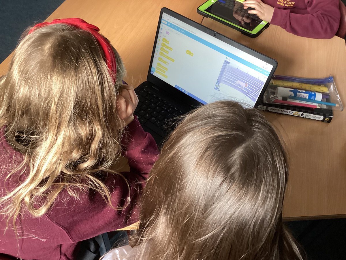 Blwyddyn 3 a 4 have been using Scratch to create animations of Roman entertainment #DCF #coding