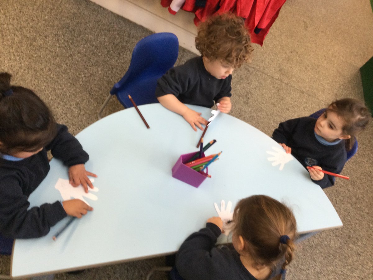 UptonPreNursery's tweet image. Pre Nursery have rounded out #childrensmentalhealthweek by reading the Invisble String and making connections with others 
#CMHWTasking
@Place2Be 
@TaskmasterEdu 
@uptonhousesch @uptonhead @uptonwellbeing #eyfs