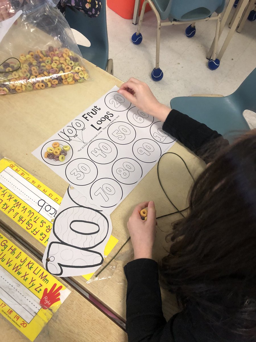 amavesedu's tweet photo. Happy 100th day of school! Counting to 100 with fruit loops and making them into necklaces! Yum!! @ChapelHillOCSB https://t.co/YMxpgCLJz8