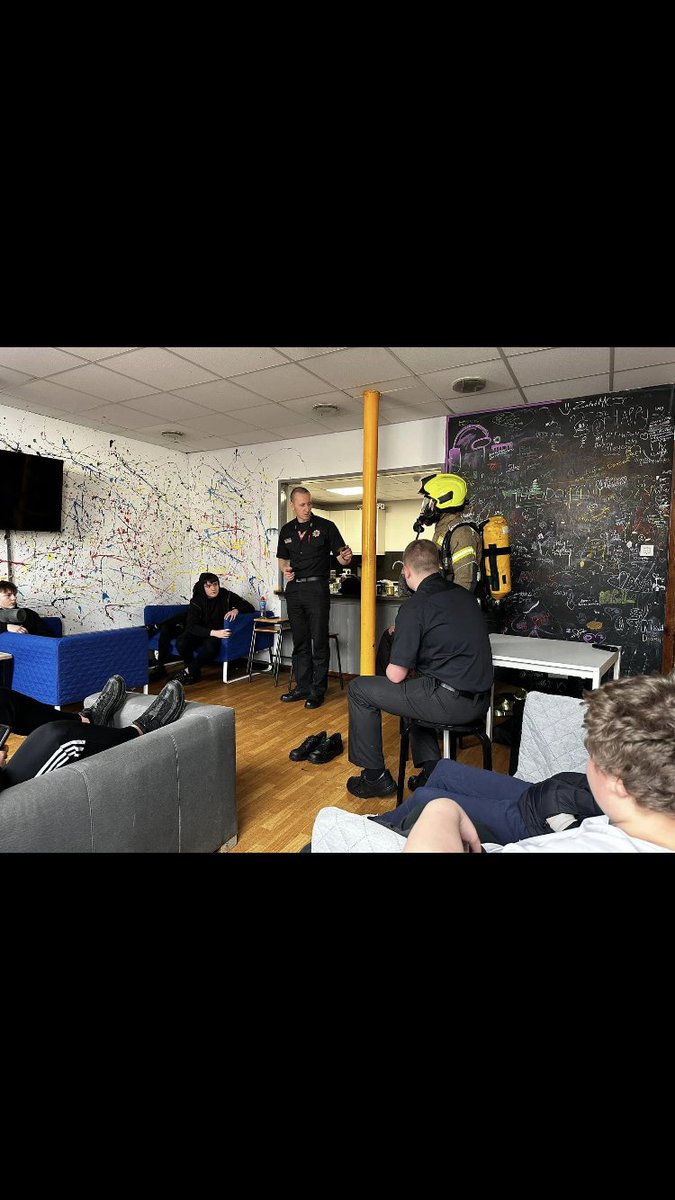 InvergordonFire's tweet photo. Visit today to Alness Youth Centre to speak to pupils within the S3 Safe &amp; Healthy Group Work Programme.
Thanks for having us! 🚒
@HLHsocial @alnessacad https://t.co/cBSr3VLYUG