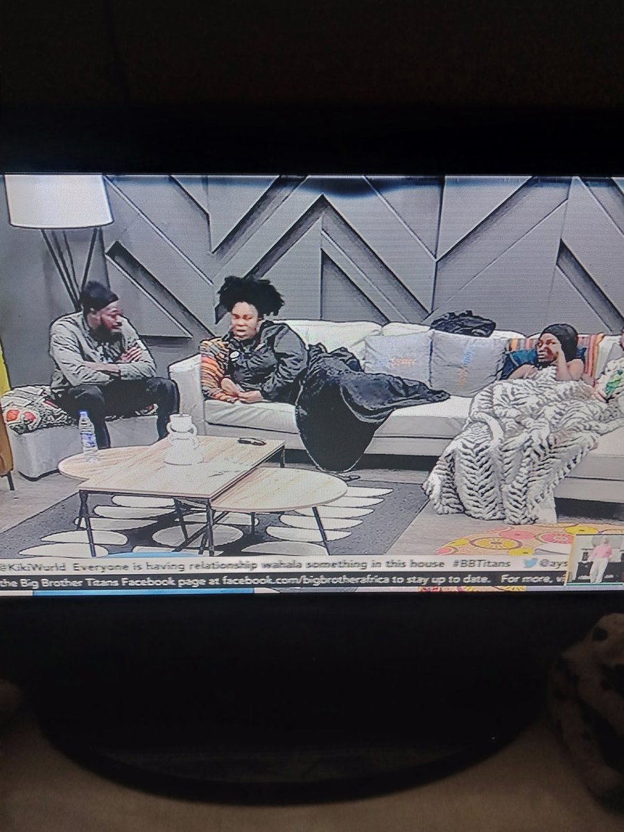 It's the way Yemi Cregx has been bonding with his Naija sisters today🙈🙈🙈🙈🙈
#BBTitans 

Photo credit goes to <a href="/BigBroAfrica/">Big Brother Titans</a>