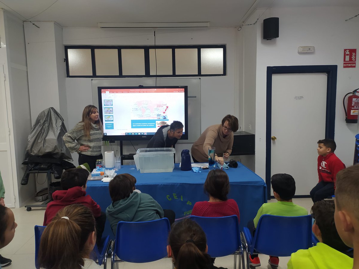 Nuestra compi <a href="/MargaraGar/">Marga</a> ha participado en el <a href="/11defebreroES/">Día Mujer y Ciencia</a> hablando de la labor de mujeres y niñas en la Ciencia 👧👩‍🔬⚛️ implementando un taller de Corrientes Oceánicas 🌊 con alumnos de 4º de primaria.

Las compas del <a href="/IEO_Cadiz/">IEO Cádiz</a> dando voz a las <a href="/Oceanicas_IEO/">Oceánicas</a> más geo-físicas!