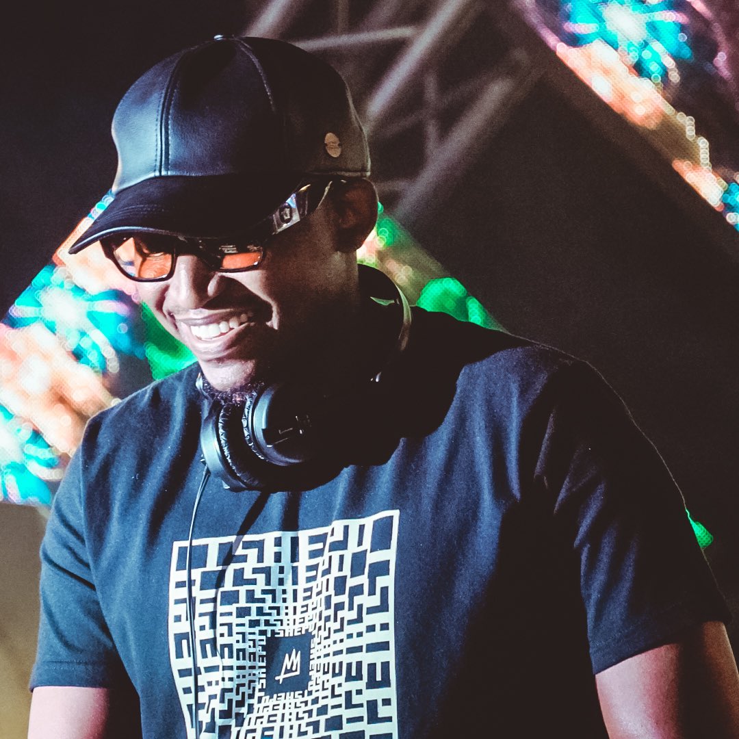 Radio2000_ZA's tweet photo. #ExpensiveMix
@SirLSG_SA ๐ฅ๐ฅ
#TheGlenzitoSuperDrive https://t.co/VSKDAMGQvr