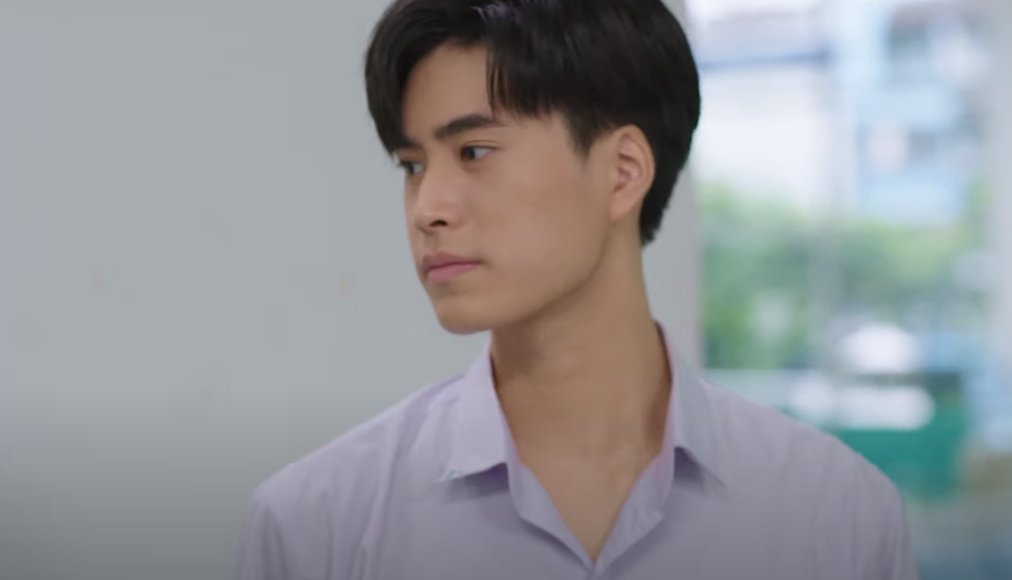 heartliming's tweet photo. tinn is the standard. u can see how guilty he felt when he didn't get to tell gun. and when gun was mad at him, said bad words to him, he wasn't mad at all. he is always understanding when it comes to gun. all he would say is "its okay" and just move on.

#MySchoolPresidentEP10 https://t.co/5X4hUWCJF1