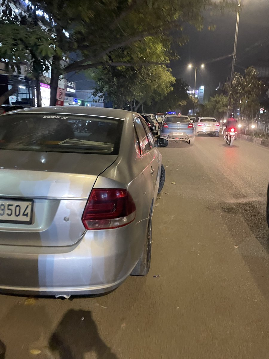 sunjaykumaar's tweet photo. @dtptraffic all cars are parked on half of the road in front of Pushpaanjali hospital all the time in evening. As traffic is running only half road so pedestrians might get accidents any time because of this road closing all evenings. https://t.co/r713oHQzUC