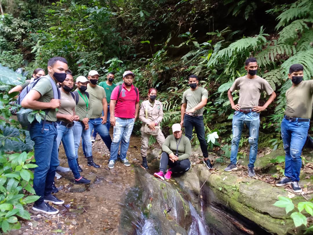 #EsNoticia📌|| <a href="/InparquesSucre/">inparquessucre</a> realizó excursión en varios yacimientos del PN. Turuépano en Río Tunapuy, en el recorrido, y se dio información sobre las diferentes regiones, yacimientos y lugares simbólicos de este mismo. 

#SerieDelCaribeGranCaracas 

<a href="/JosueLorcaV/">Josué Lorca Vega</a>