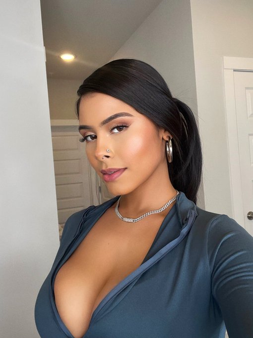 The snack that smiles back ☺️ https://t.co/ByWelAlcKw<a href="/tag/fashion"class="tags"><span>#fashion</span></a>