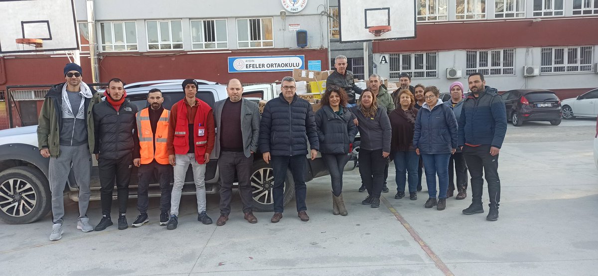 Efeler Ortaokulu (@efelerortaokulu) on Twitter photo Yardımlarımızı yetkililer kanalıyla depremzedelere ulaştırmaya devam ediyoruz...Gün birlik olma günü...#depremzede <a href="/efelerilcemem/">EFELER İLÇE MİLLİ EĞİTİM MÜDÜRLÜĞÜ</a> <a href="/Aydin_MEM/">Aydın İl Millî Eğitim Müdürlüğü</a> <a href="/AydinValiligi/">T.C. Aydın Valiliği</a> <a href="/tcmeb/">Millî Eğitim Bakanlığı</a> Yardımlarımızı yetkililer kanalıyla depremzedelere ulaştırmaya devam ediyoruz...Gün birlik olma günü...#depremzede <a href="/efelerilcemem/">EFELER İLÇE MİLLİ EĞİTİM MÜDÜRLÜĞÜ</a> <a href="/Aydin_MEM/">Aydın İl Millî Eğitim Müdürlüğü</a> <a href="/AydinValiligi/">T.C. Aydın Valiliği</a> <a href="/tcmeb/">Millî Eğitim Bakanlığı</a>