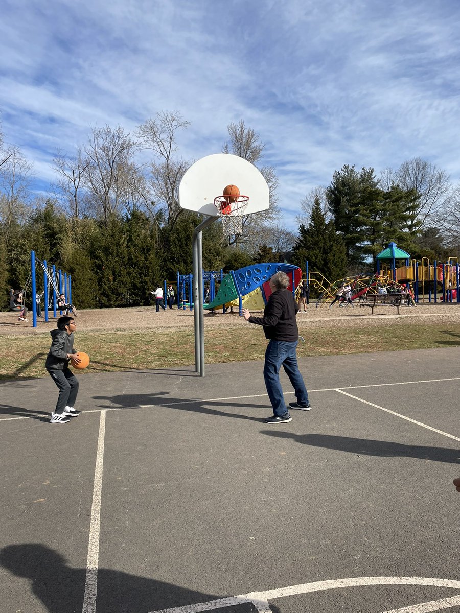 GbwTeam6's tweet photo. Knock-out is always a fun way to start the day! Special shout-out to Mr.Blount for joining us! @GBW_ES https://t.co/MEAWDDVel1
