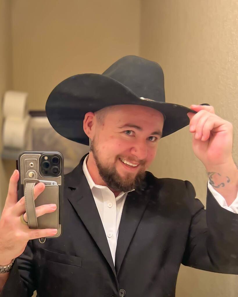 KRideservice's tweet photo. All ready to rock this rodeo in style #sanantonio #stockshowandrodeo #kylegarrettofficial #krides https://t.co/zqYOEtmQ3v https://t.co/uIT4QMnoxB