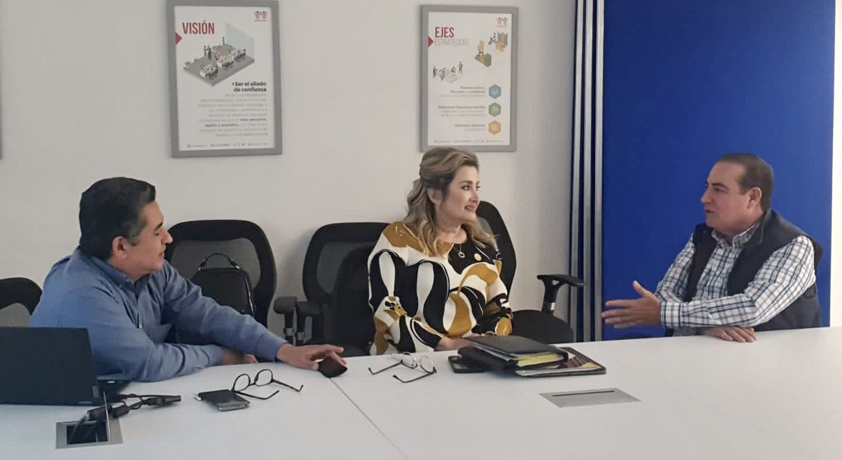 sonoracoves's tweet photo. Director Gral. Armando @Villa_Orduno fortaleciendo lazos entre #Coves con Gobierno Federal, a través de @Infonavit representado por delegado @vladybarboza y @CongresoSon con Dip. @ElySallard para que las y los más vulnerables tengan acceso a vivienda digna 
#TierraDeOportunidades https://t.co/BPwTEc6RfO