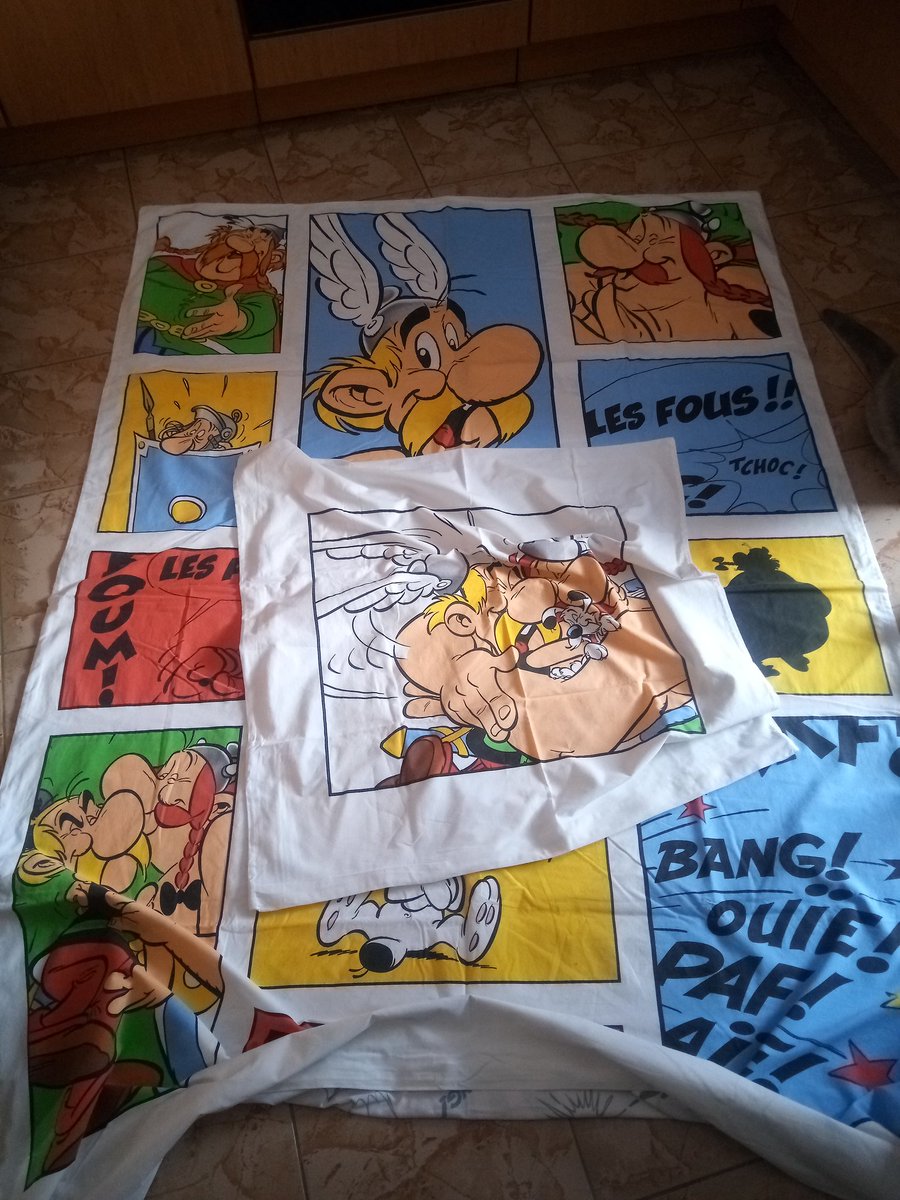 XDuffyLoveX's tweet photo. Projekt #Asterix Kleid 👗: 
Die ersten Schritte sind getan. https://t.co/K5KO4DI4W5