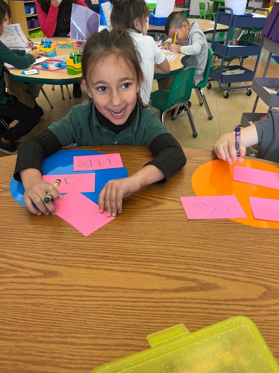 KinderKiddosABC's tweet photo. Fun Day Friday at the teacher table…..my kiddos are all smiles ❤️
#LBtogetherwecan 
@lbpsbilingual https://t.co/eFw7L9RxF4