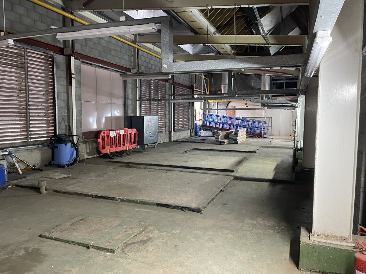 KpH_Group's tweet photo. The KpH Environmental team have completed Phase 2 at Watford Town Hall &amp; Colosseum. 

Fantastic, clean and tidy job by all the team and completed on time for the client, Brith Services Ltd.

#electrical #mechanical #team #project #job #plantremoval #plantroom https://t.co/qIPOMnRNMq