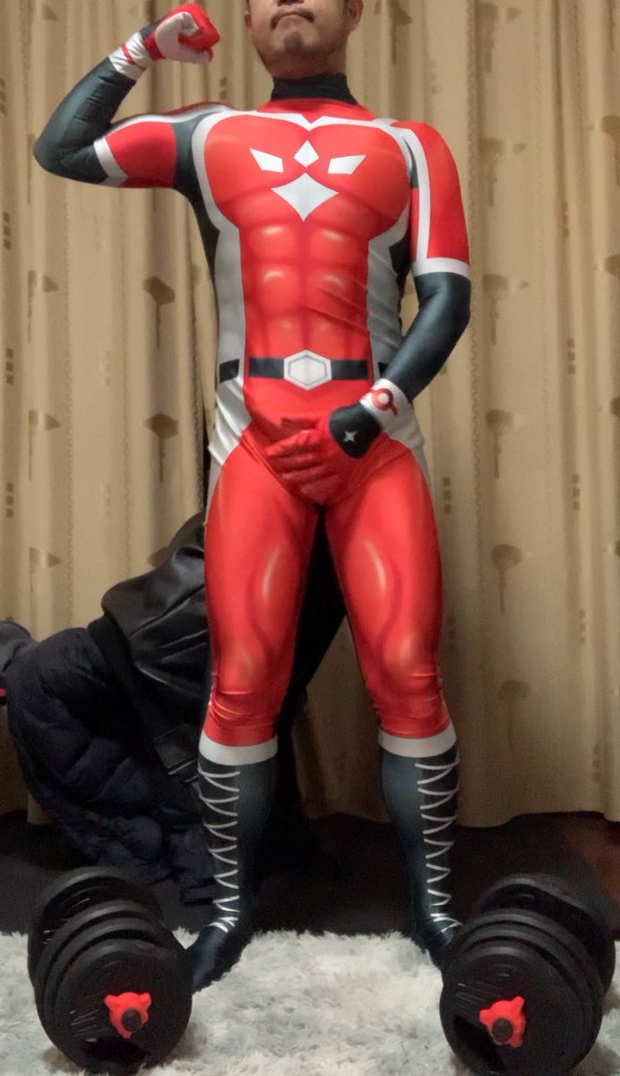 锻炼完后，穿着紧身衣感受肌肉被包裹就能开始发骚的英雄大人，不知道危险正在逐渐逼近