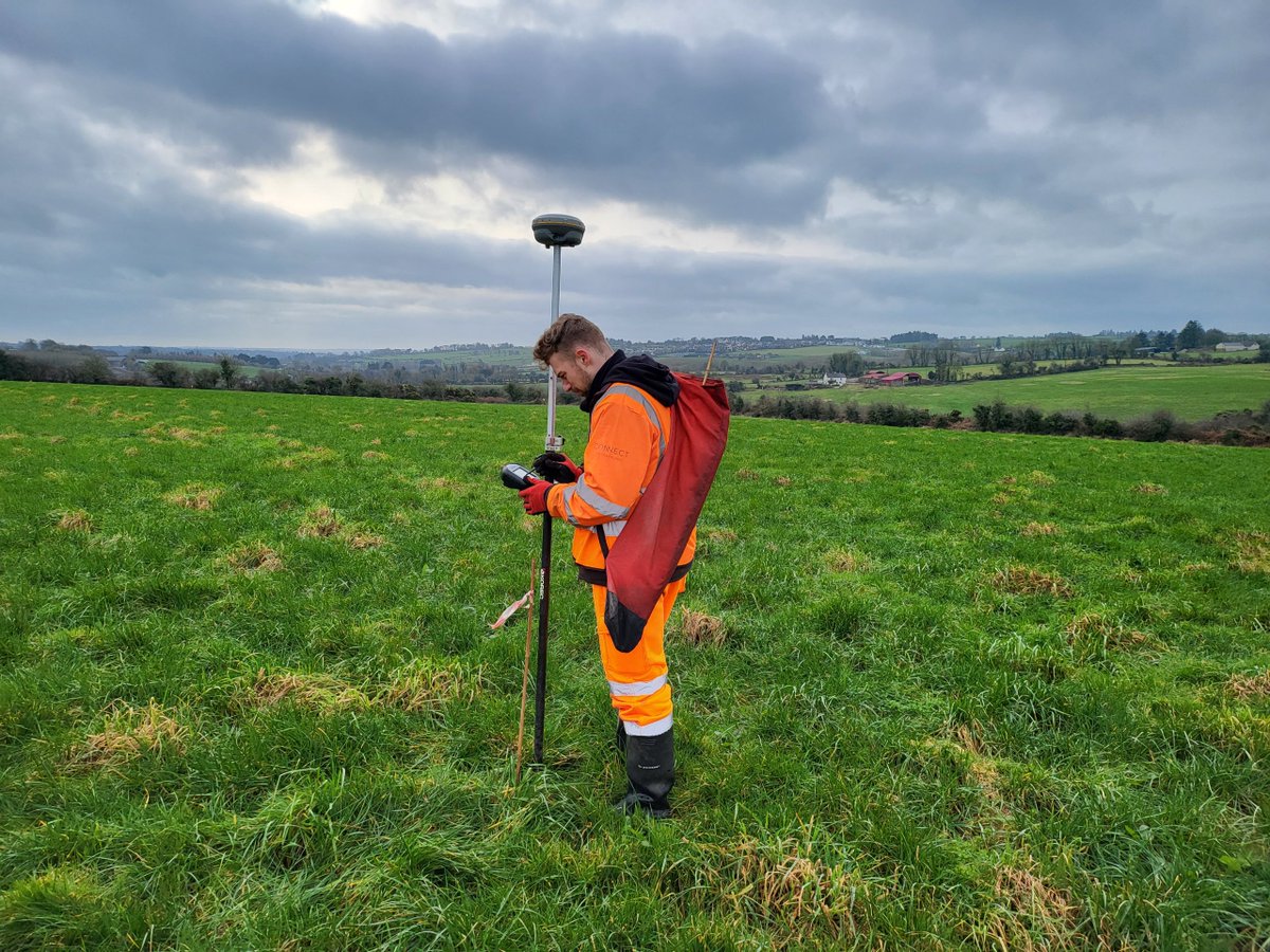 ConnectArchComp's tweet photo. The weather has improved and the team are working their way along the N/M20 Cork to Limerick Project route. Smiles all round!
@aocarchaeology @cfa_archaeology @IACArchaeology 
#Archaeology #Cork #Limerick #Road #Motorway #Infrastructure #Geophysics #Heritage #Consultant #History https://t.co/NXEwc0H9bA