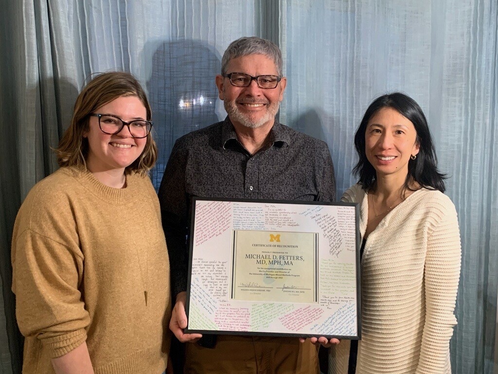 umfamilymed's tweet photo. Prof. Mike Fetters was presented with a certificate of appreciation by @melissa_dej and @justinepwu.
The award recognized his years of service and leadership to the organization he co-founded, the Mixed Methods Program @M3RSP. https://t.co/uveFaPcu3r