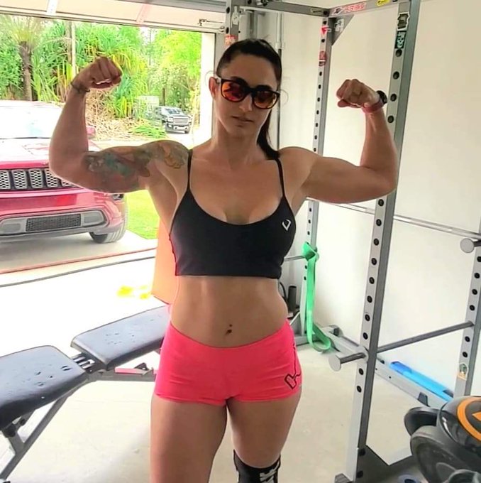It's Friday!  Let's flex on em!  I'm calling on everyone.  Let's flex!  Show me what your proud of, fitness