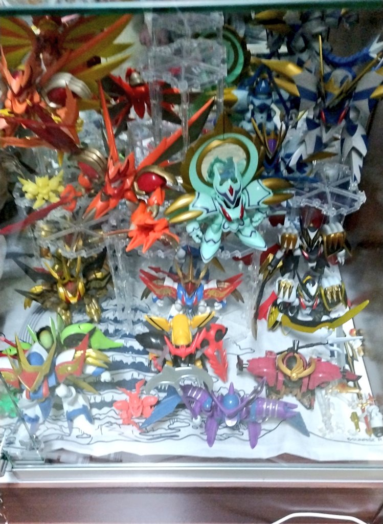 大破中のルクシオン修復だけじゃなくプチ改造
手長ザルだったけど詰めてます。
当時はジョイントを斜めに指すって発想がなかったんだよね。
あと割れることを気にしてた