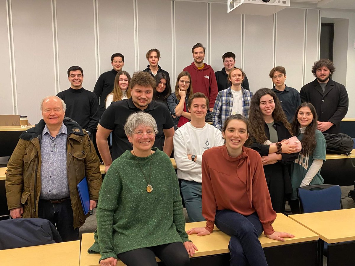 1837patriotes's tweet photo. RT @JeunesBQ: Merci à nos invités pour cette dernière conférence d'une série de trois à l'Université de Montréal. ⚜️💙

#polqc #fjbq #bloc #QC https://t.co/LaEMHa4VYc