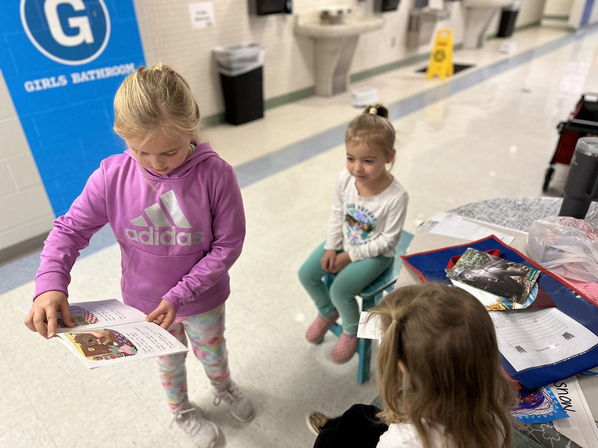 MissWeadock's tweet photo. My teacher heart is so happy! Students from last year are coming back to help kindergartners this year 💙 #ADCC https://t.co/OIKR3uaqXA