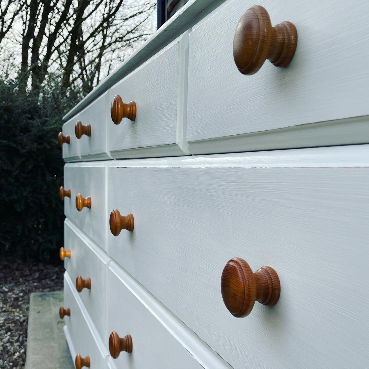 reworkeddorset's tweet photo. Super large bank of drawers in old white painted pine, with turned feet and handles 😀 #rwf #bankofdrawers #reworkedfurniture #paintedfurniture #dorset #reuse #oldwhite #pine #anniesloan @anniesloanhome @chalkpaint #chalkpaint #bedroom https://t.co/hvZHmj6uxT